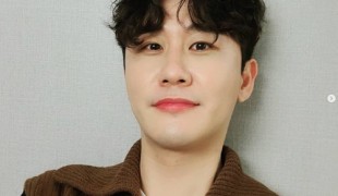 영탁, 미혼모 생필품 지원 …