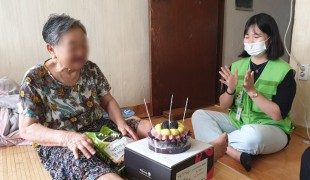 독거노인 생월잔치 &#034;어르신 …