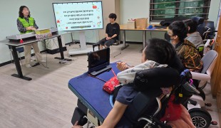 함께 노래하고, 함께 웃는 …