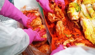 저소득가정에 직접 담근 김장…