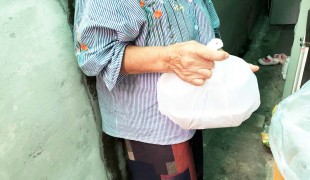 독거노인을 위한 도시락 기부…